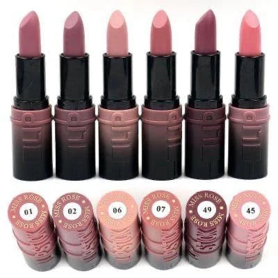 Long-Lasting Vibrant Lipstick – Bold Color & Smooth Matte Finish